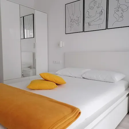 Beautiful With Garden Apartament